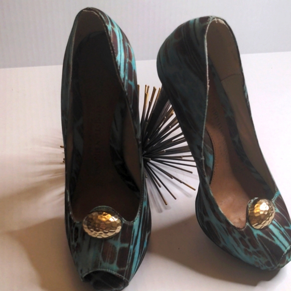 Heels - Picture 1 of 4